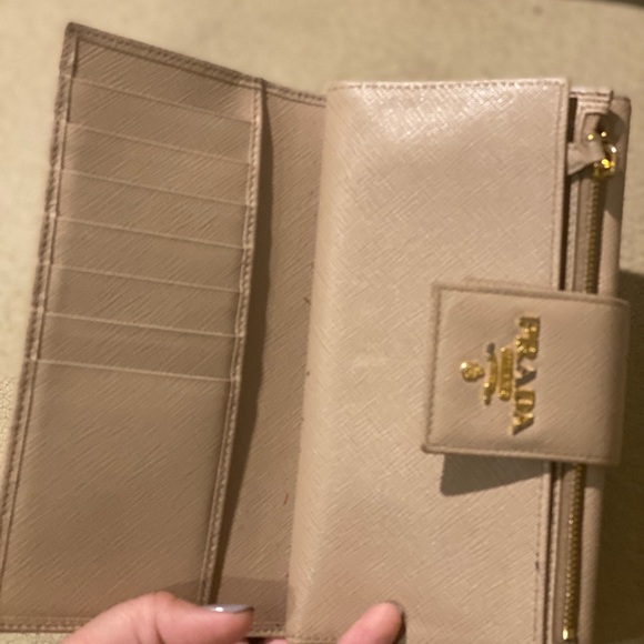 💯 % Auth Prada saffiano wallet cameo beige - Picture 7 of 13